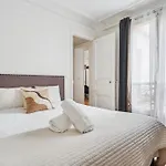 Luxury Apartment La Tour Paris
