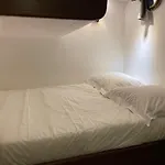Cabine sur péniche à Bagatelle