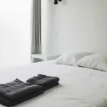 Spacious Appt Close To Place Monge
