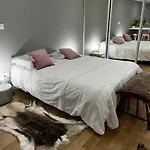 Grand Appartement Au Rez De Chaussee En Plein Coeur De Paris