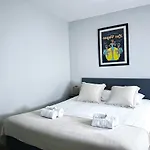 5495 - Porte de Versailles- Studio spacieux
