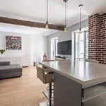 Stay In The Heart Of Paris