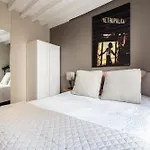 Stay In The Heart Of Paris