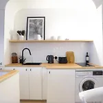 Comfortable And Ideally Located In Paris 15
