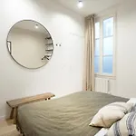 Comfortable And Ideally Located In Paris 15
