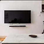 2 Bedrm Flat - Paris Downtown - Near Commodities