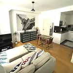 Marais Modern & Spacious Studio