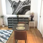 Marais Modern & Spacious Studio