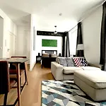 Marais Modern & Spacious Studio