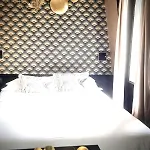 Cosy & Chic - Eiffel Tower