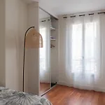 Refurbished Love Nest On Montmartre Hilltop