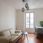 Refurbished Love Nest On Montmartre Hilltop