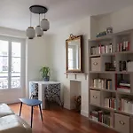 Refurbished Love Nest On Montmartre Hilltop