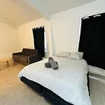 Spacieuses Flats Montaigne Champs Elysee Paris