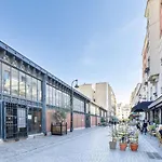 Appartement Entier Avec Balcon Sur Cour A Paris