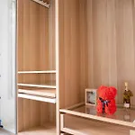 Appartement Entier Avec Balcon Sur Cour A Paris