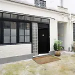 Modern Studio Apartment For 3