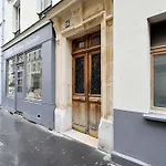 Modern Studio Apartment For 3