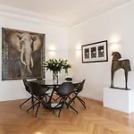 Deluxe Paris St Germain Suite