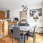 Deluxe Paris St Germain Suite