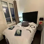 Luxe Apartment Near Champs Elysees