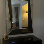 Luxe Apartment Near Champs Elysees