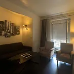 Luxe Apartment Near Champs Elysees