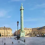 Awesome Apartment In Paris With Wifi