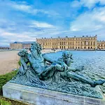 Awesome Apartment In Paris With Wifi