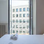 Lavie Maison : A C & Eiffel Tower View