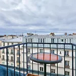 Cosy Apartment Under The Roofs Of Paris