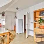 Cosy Apartment Under The Roofs Of Paris