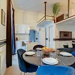 106 - Fabulous Studio In Champs Elysees