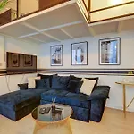 106 - Fabulous Studio In Champs Elysees