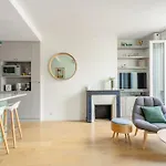 Bastille Nest In Paris