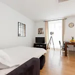 Avenue De Mars 2Br