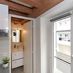 Studio Parisien 20M2 En Face Du Musee Grevin - 2P