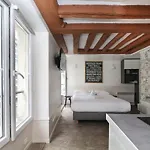 Studio Parisien 20M2 En Face Du Musee Grevin - 2P