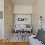 Avenue Des Champs-Elysees - Cityapartmentstay
