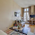 Avenue Des Champs-Elysees - Cityapartmentstay