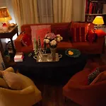 Arc De Triomphe Chic Room