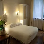 Arc De Triomphe Chic Room