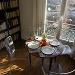 A Paris, Au Bord De L\'Eau
