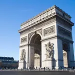 Branded New Cozy Studio In The Heart Of Paris 17