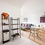 Cosy Haussmanian Apartment