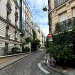 Charming Montmartre Studio