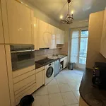3 Pieces 64 M2 Dans Paris 16, 2 Minutes Du Metro Michel Ange Auteuil, 6 Personnes
