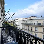 Studio Design Tout Equipe Avec Balcon