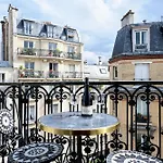 Studio Design Tout Equipe Avec Balcon