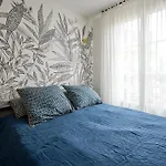 Studio Design Tout Equipe Avec Balcon